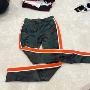 CUTE CAMO & STRIPE LEGGINGS